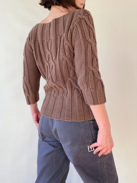 Bawełniany sweter w warkocze