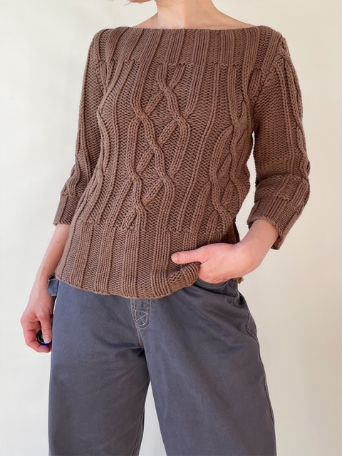 Bawełniany sweter w warkocze