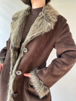 Ciepły płaszcz z futerkiem