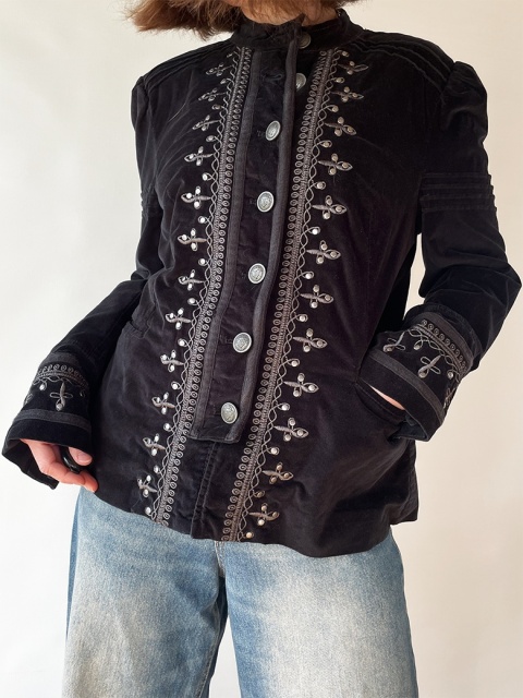 Haftowana aksamitna marynarka Haftowana aksamitna marynarka