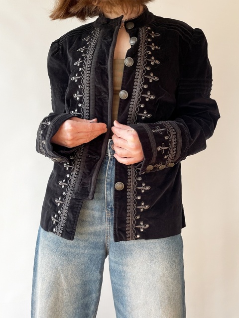 Haftowana aksamitna marynarka Haftowana aksamitna marynarka