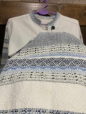Kremowa bluza we wzory