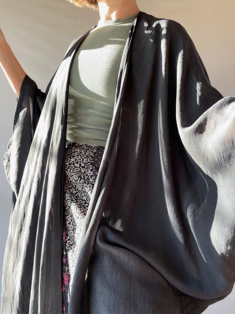 Szara długa narzutka