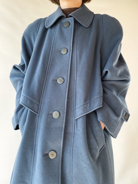 Niebieski płaszcz z wełny