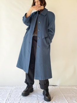 Niebieski płaszcz z wełny