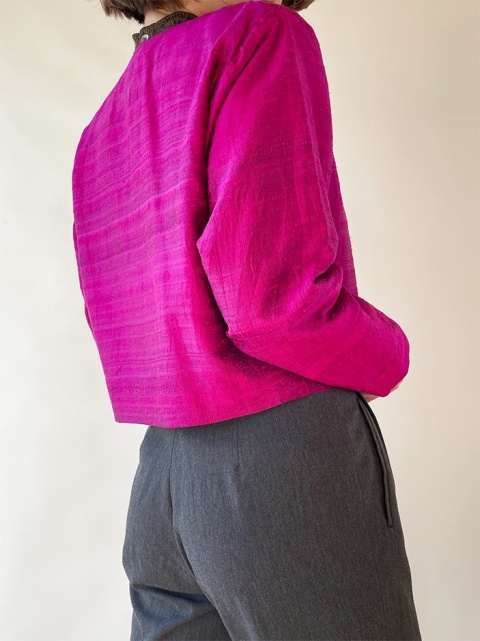 Różowa krótka marynarka z jedwabiu