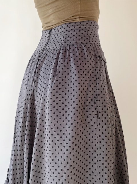 Spódnica w kropki