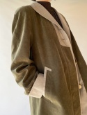 Zielonkawy płaszcz
