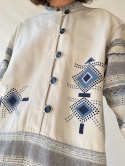 Kremowa bluza we wzory