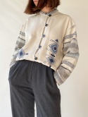 Kremowa bluza we wzory
