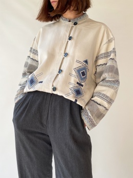 Kremowa bluza we wzory