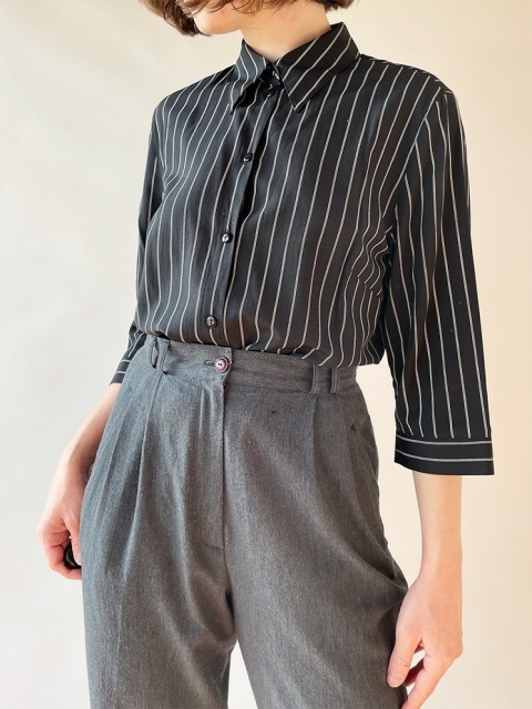 Czarna koszula w paseczki