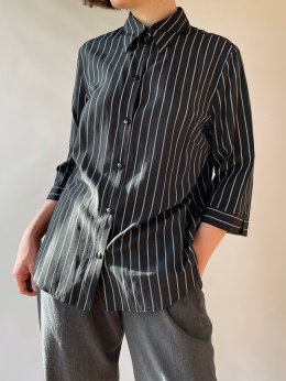 Czarna koszula w paseczki