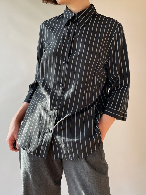 Czarna koszula w paseczki