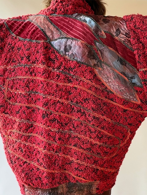 Czerwona bomberka z wiskozy