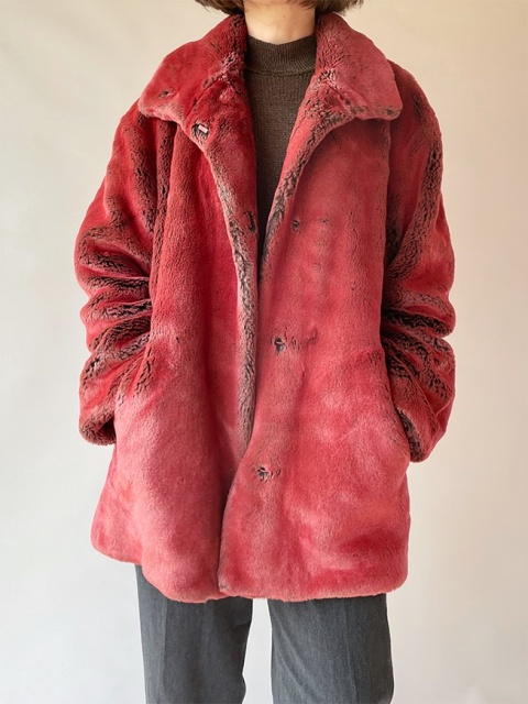Czerwone, sztuczne futro