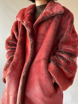 Czerwone, sztuczne futro