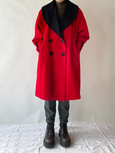 Czerwony płaszcz z wełny