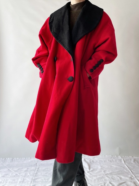 Czerwony płaszcz z wełny