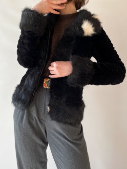 Futerko z czarno-białym kołnierzem