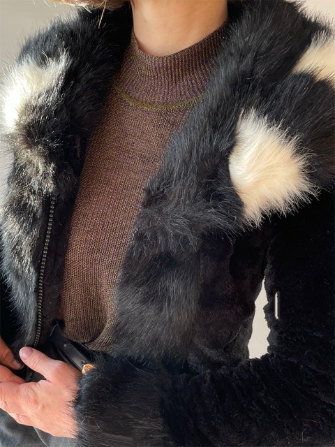 Futerko z czarno-białym kołnierzem