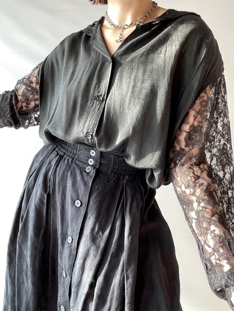 Koszula z kapturem i koronką