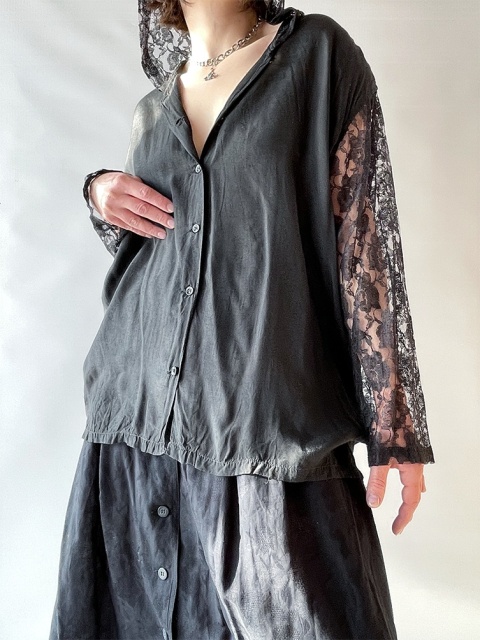 Koszula z kapturem i koronką