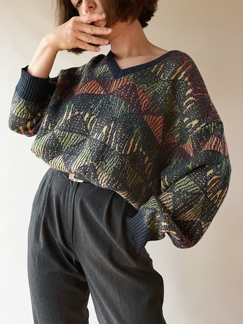 Sweter w geometryczny wzór