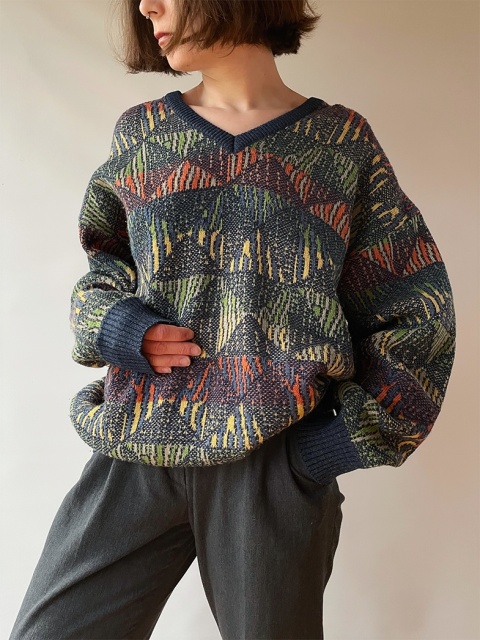 Sweter w geometryczny wzór