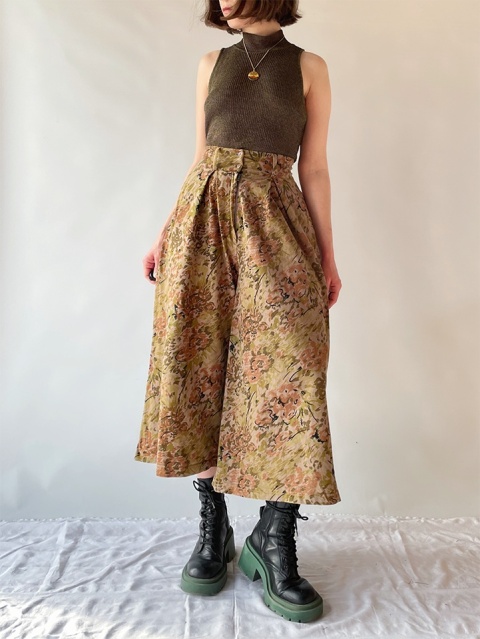 Płócienne spodnie w kwiaty