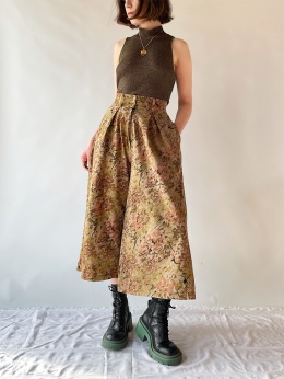 Płócienne spodnie w kwiaty