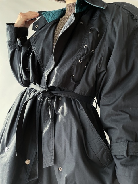 Czarny, ocieplany prochowiec