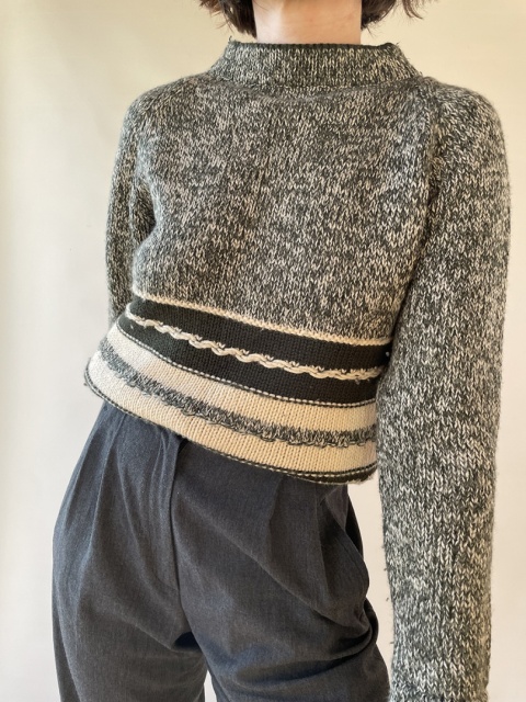 Ciepły, szaro-zielony sweter