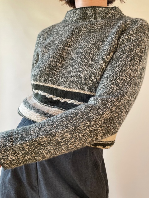 Ciepły, szaro-zielony sweter