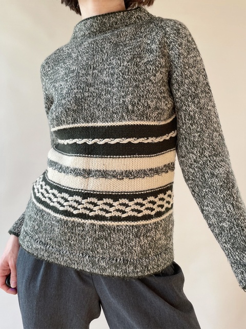 Ciepły, szaro-zielony sweter