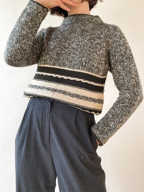 Ciepły, szaro-zielony sweter