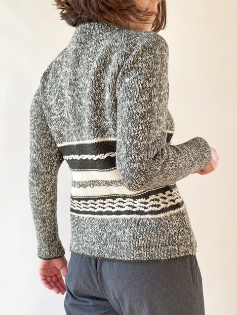 Ciepły, szaro-zielony sweter