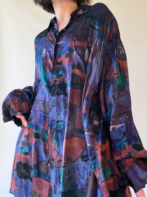 Wiskozowa koszula w ciemnej tonacji