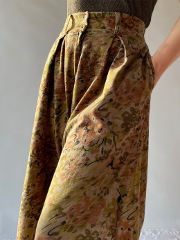 Płócienne spodnie w kwiaty