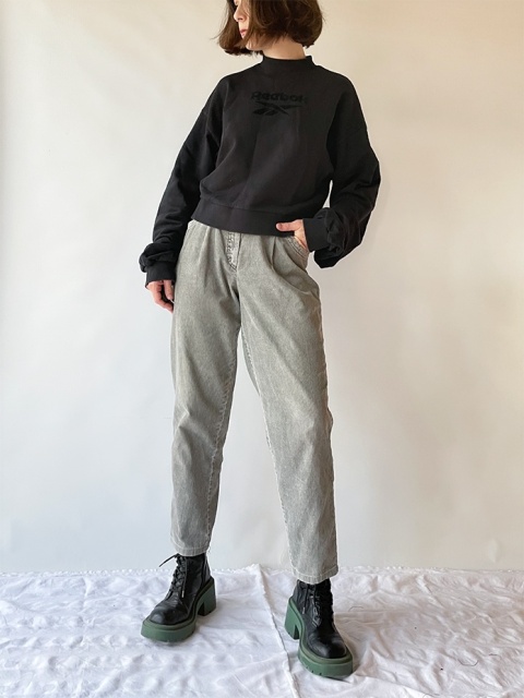 Szare spodnie ze sztruksu