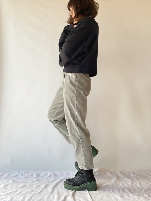 Szare spodnie ze sztruksu