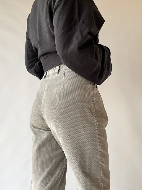 Szare spodnie ze sztruksu