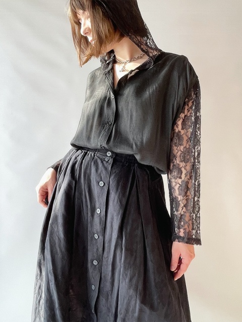 Koszula z kapturem i koronką