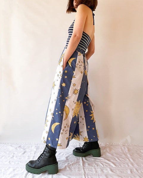 Spodnie handmade w słońca i gwiazdy