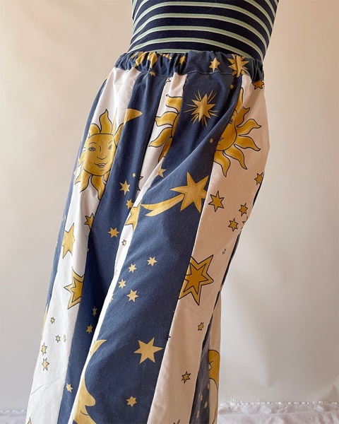 Spodnie handmade w słońca i gwiazdy