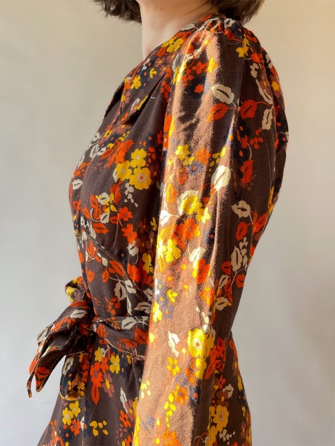 Sukienka z kołnierzykiem