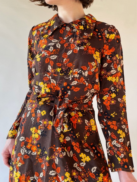 Sukienka z kołnierzykiem