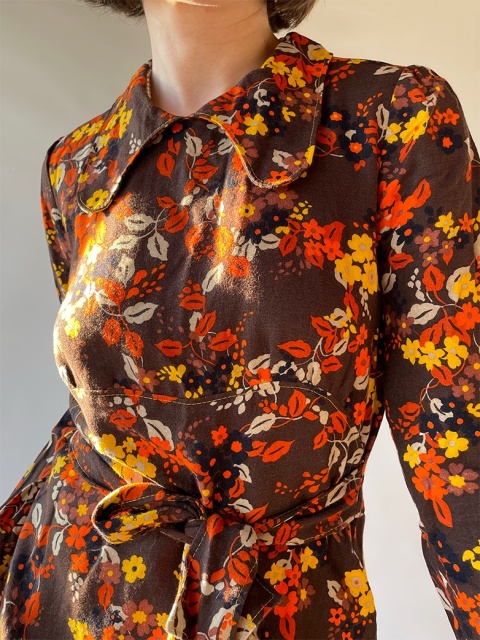 Sukienka z kołnierzykiem