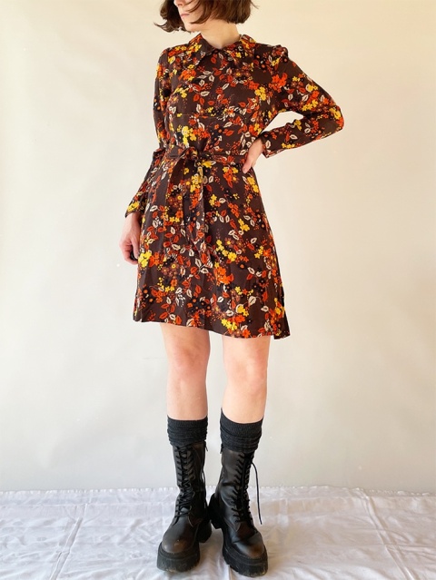 Sukienka z kołnierzykiem