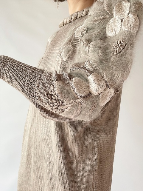 Sweterkowa sukienka z jedwabiu